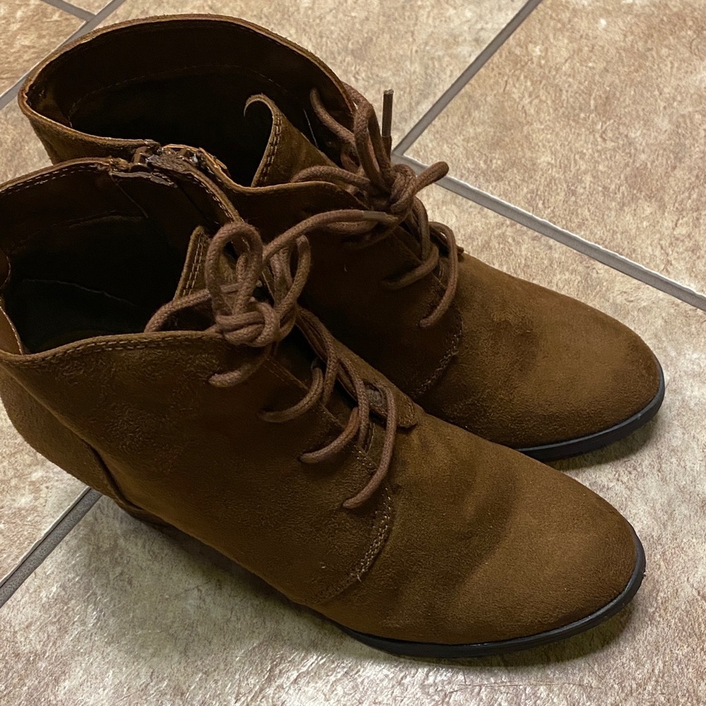 American Eagle Women’s Brown Size 7.5M Wedge Booties Office Collegiate